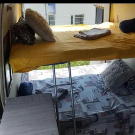 Amenage Sans Sanitaires A L'interieur Sur Un Stationnement Public Luxury tent