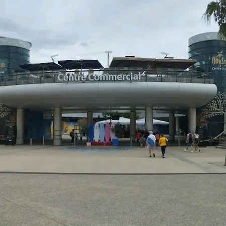 Amenage Sans Sanitaires A L'interieur Sur Un Stationnement Public Luxury tent *