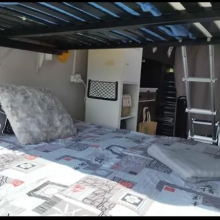 Luxury tent Amenage Sans Sanitaires A L'interieur Sur Un Stationnement Public *